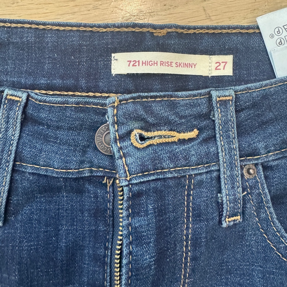 Levi’s 721 High Rise - Picture 4 of 6